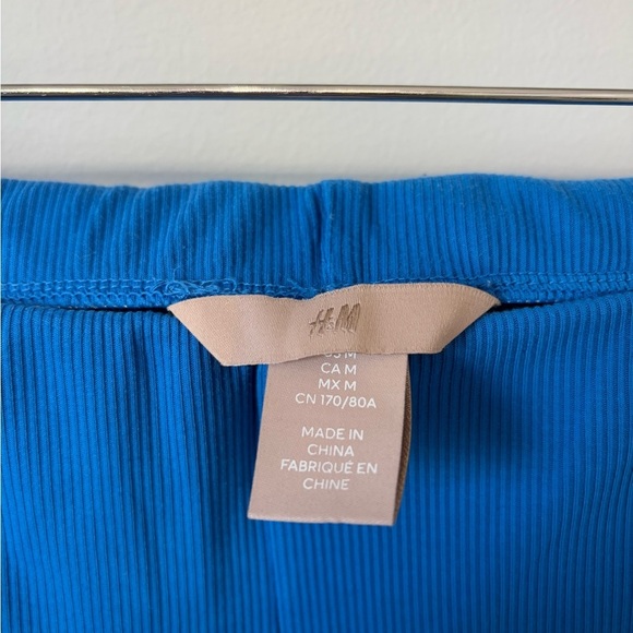 H&M Blue High-rise Ribbed wide leg pants sized medium - Picture 2 of 5